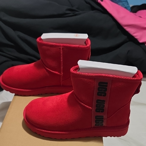 UGG (No Box) - Picture 3 of 5